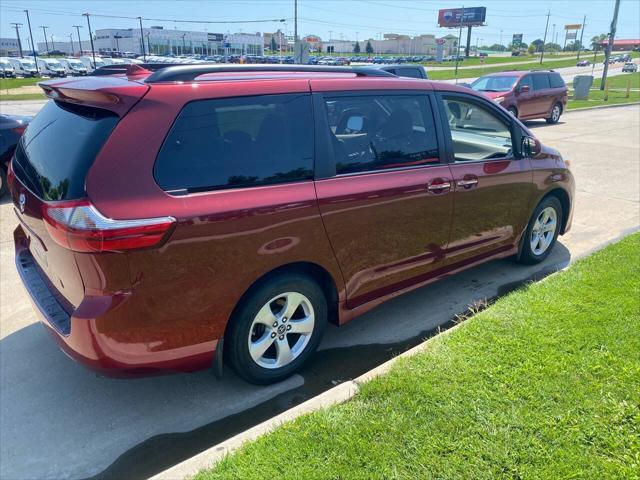 2020 toyota sienna le