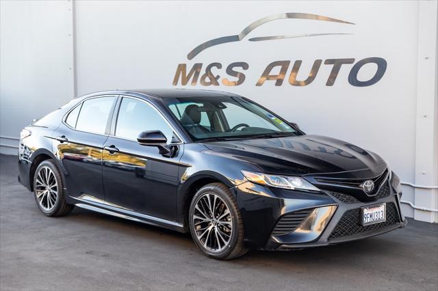 2020 toyota camry se