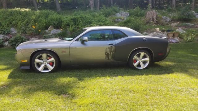 1971 plymouth barracuda hemi cuda tribute / 2012 dodge srt8 challenger