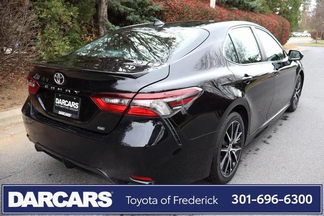 2022 toyota camry se