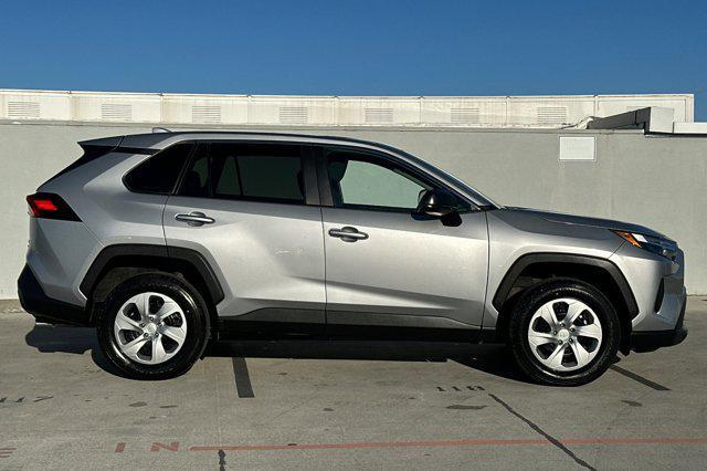 2023 toyota rav4 le