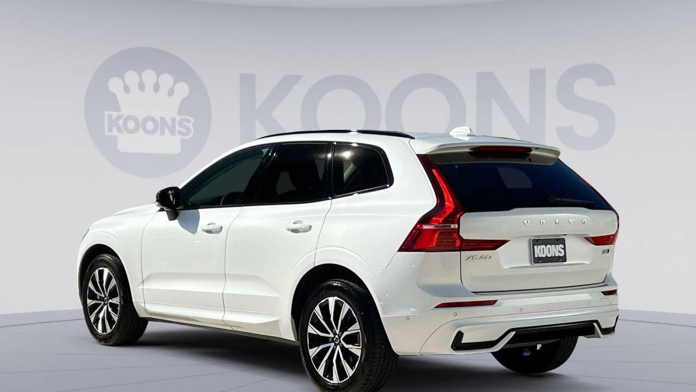 2023 volvo xc60 b5 plus dark theme