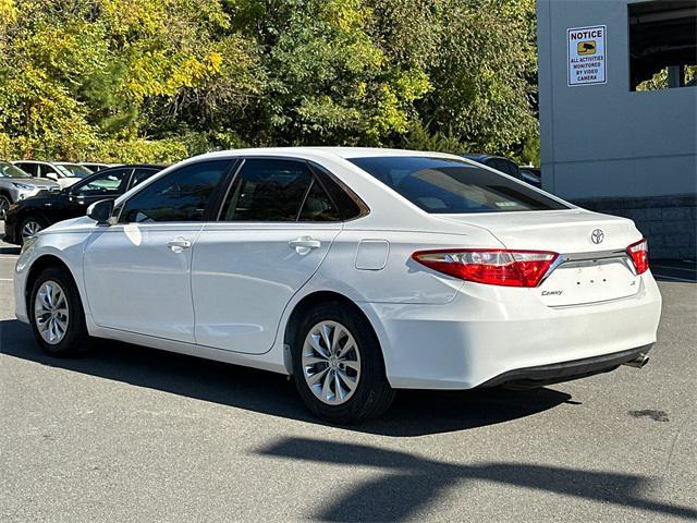 2017 toyota camry le