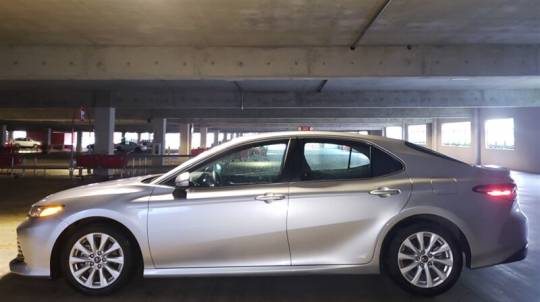 2018 toyota camry le