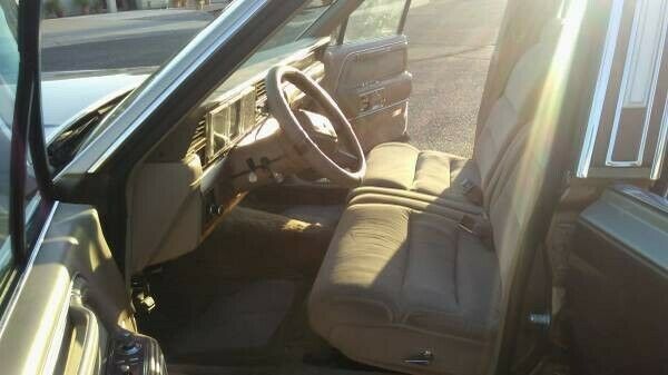 1986 lincoln town car , ice cold a/c , 5.0 v8 , very clean , current emissions