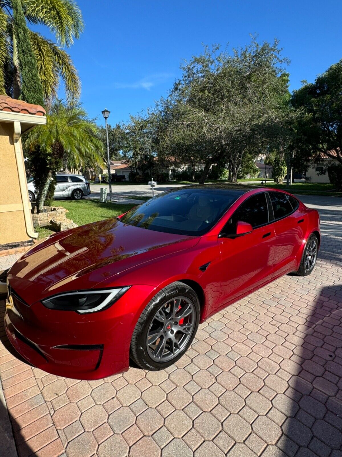 2023 tesla model s plaid