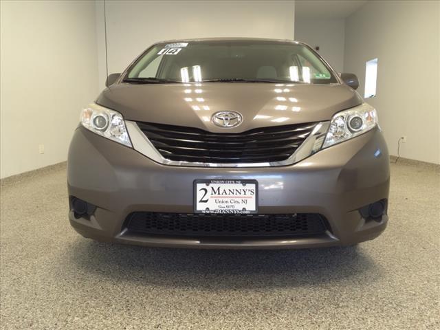 2014 toyota sienna le