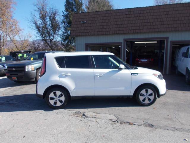 2016 kia soul base