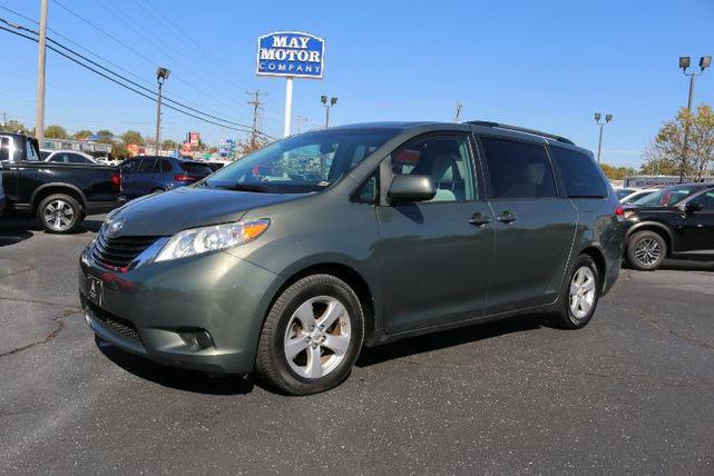 2011 toyota sienna le