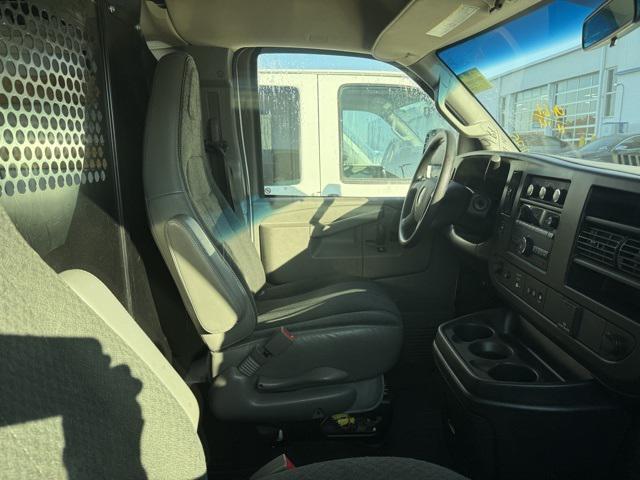 2022 gmc savana 2500 work van