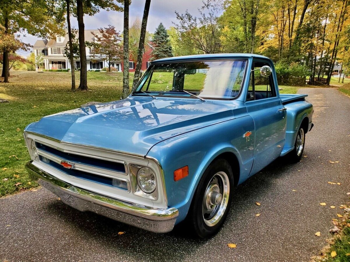 1968 chevrolet c10 step side truck, 350 crate motor, 5 speed tremec... see video