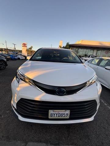 2022 toyota sienna le