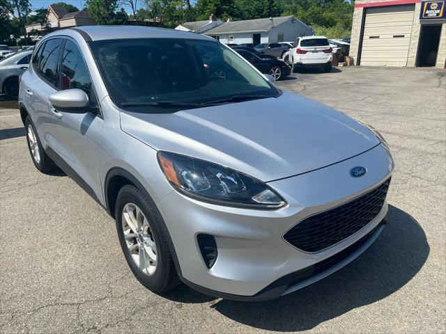 2020 ford escape se