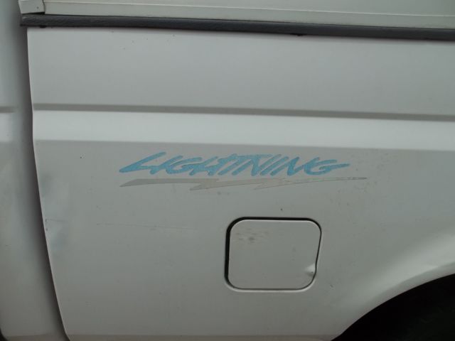 1994 ford lightning pickup 150 xlt, rare, short box, new parts