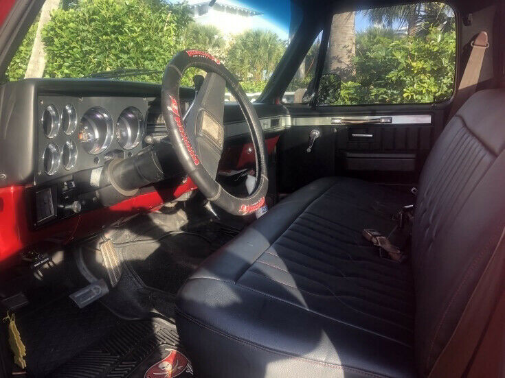1983 chevrolet k10 pickup 40,000 miles automatic trans 5.7 350 hp