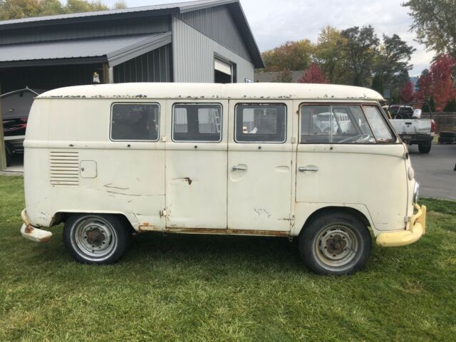 11 window volkswagen bus