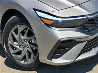 2024 Hyundai Elantra blue