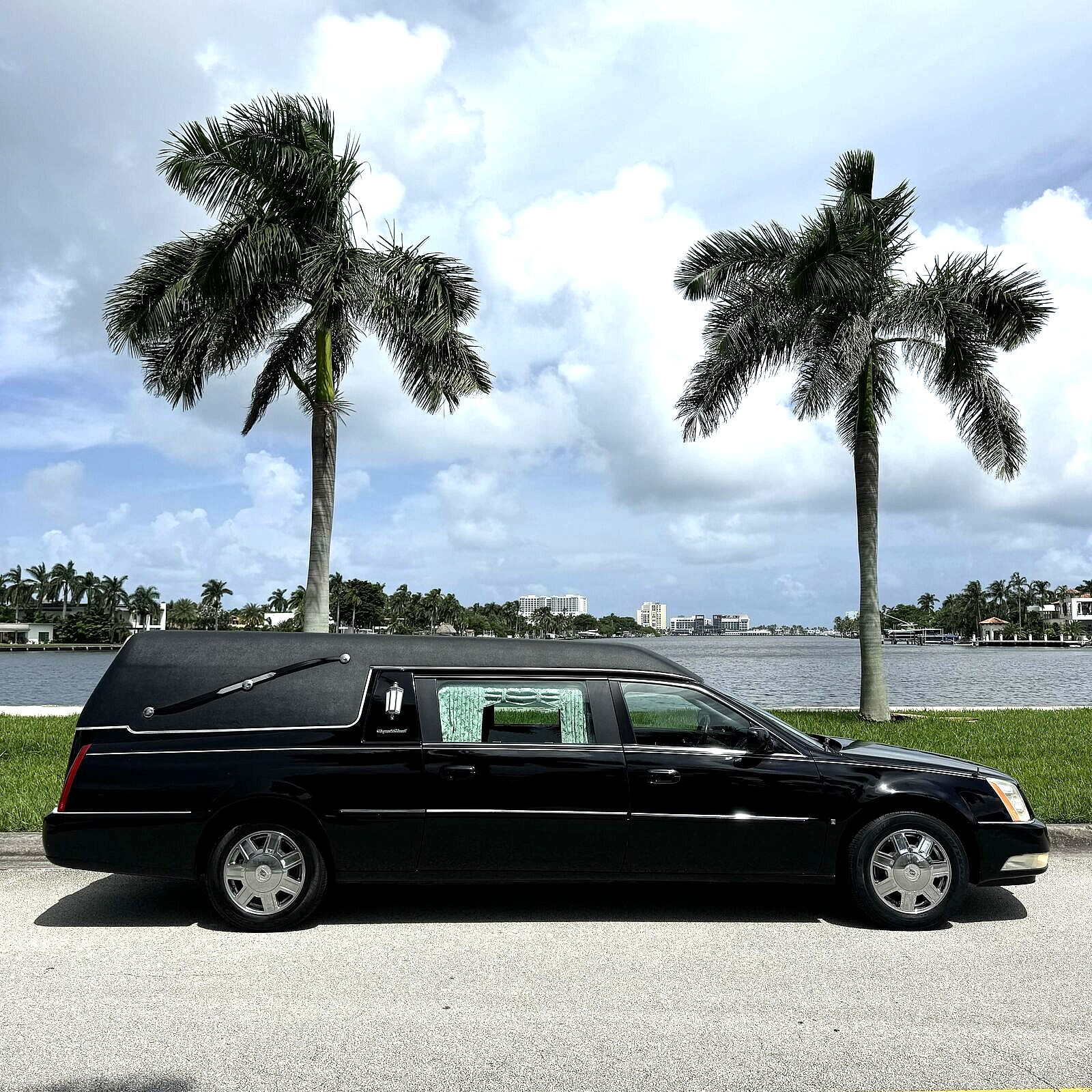 2008 cadillac dts one owner only 54k miles funeral coach hearse