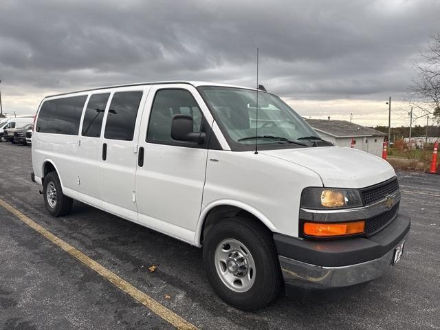 2017 chevrolet express 3500 lt