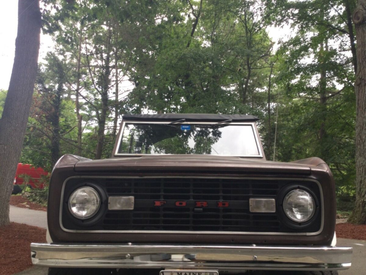 1971 ford bronco sport. from southern california. body in great condition