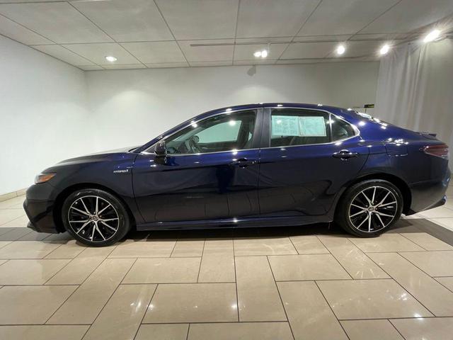 2021 toyota camry hybrid se