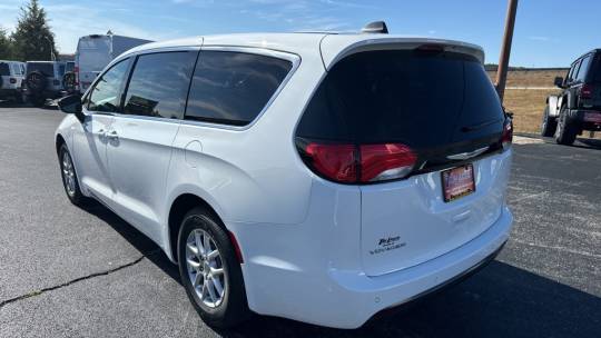 2025 Chrysler Voyager