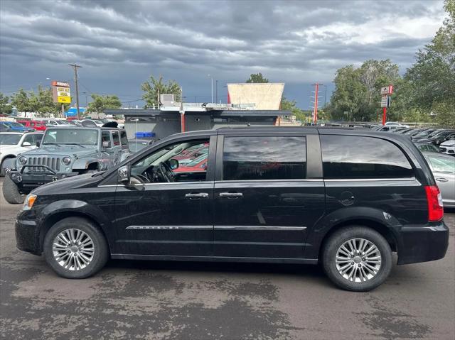 2015 chrysler town & country touring-l