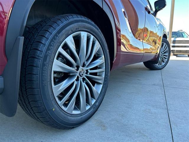 2022 toyota highlander platinum
