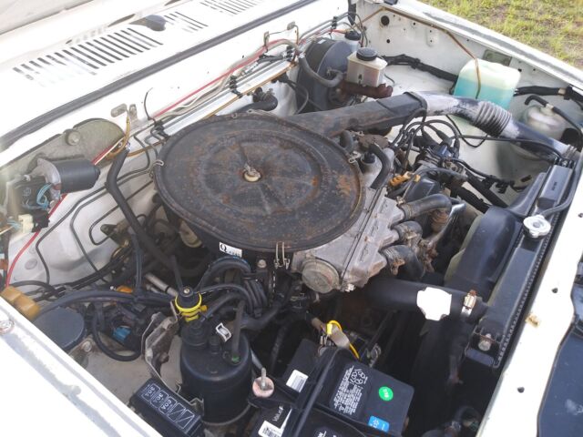 1992 mazda b2200 short bed whie 5 speed
