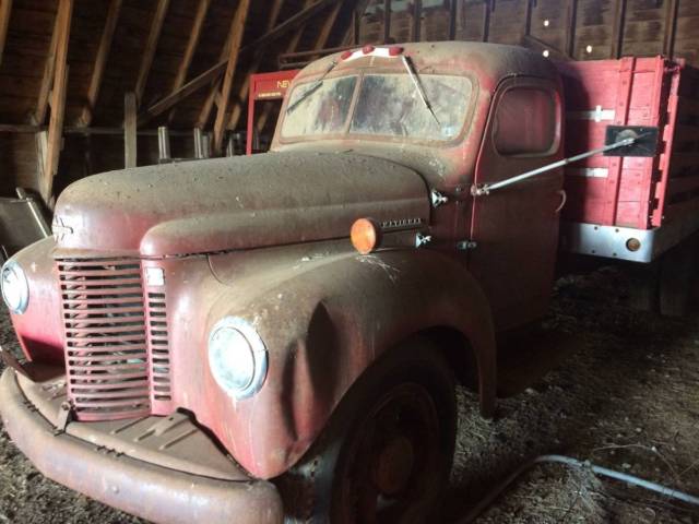 1946 international 2 ton truck complete and all original