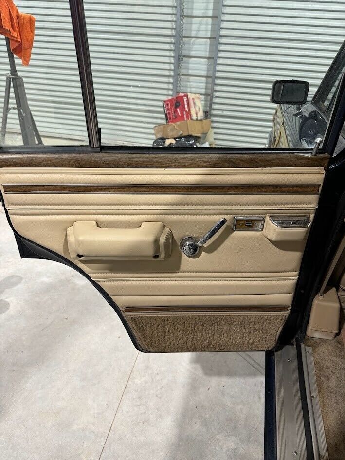 one owner 1989 jeep grand wagoneer final series, low miles, jasper remaned