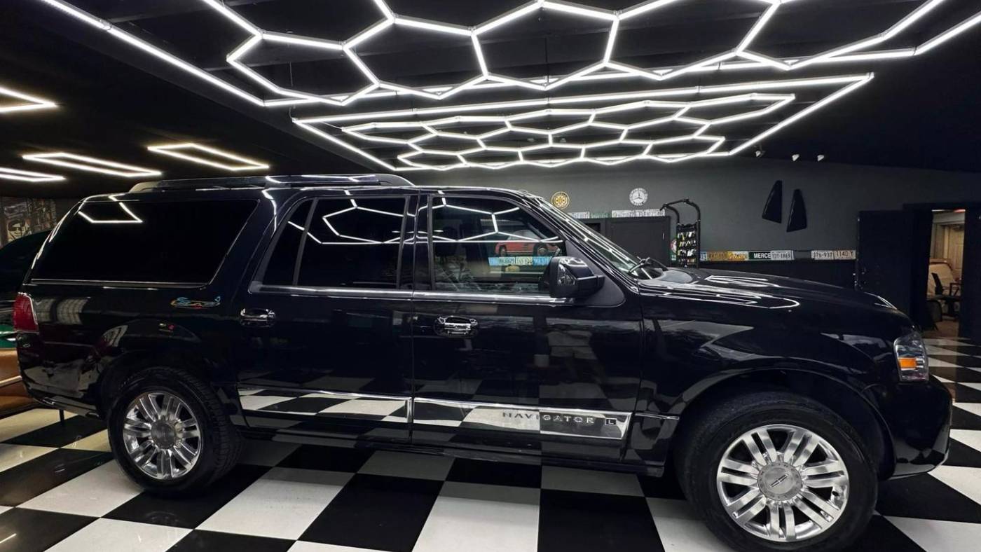 2014 lincoln navigator l base
