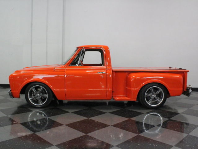 really cool c10, 350ci w/ 700r4 trans, factory tach, nicely detailed motor!