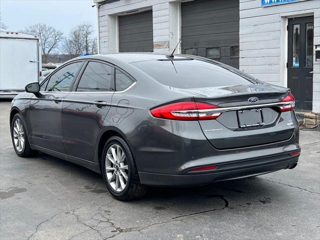 2017 ford fusion se