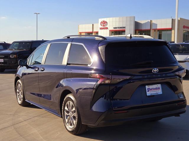 2023 toyota sienna xle 8 passenger