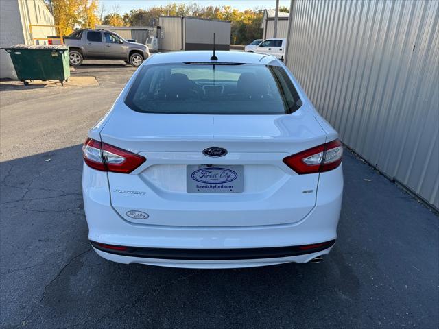 2016 ford fusion se