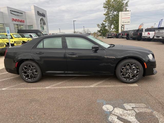 2023 chrysler 300 touring l