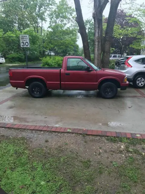 1994 s-10 chevrolet pickup truck / red - very nice (with or w/o cap)