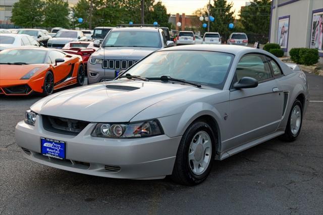 1999 ford mustang base