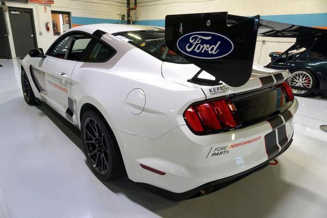 2017 ford shelby gt350 base