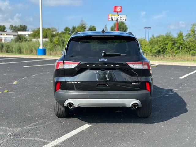 2022 ford escape titanium