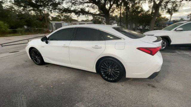 2019 toyota avalon hybrid xse