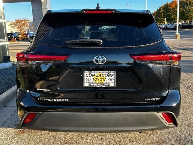 2021 toyota highlander le
