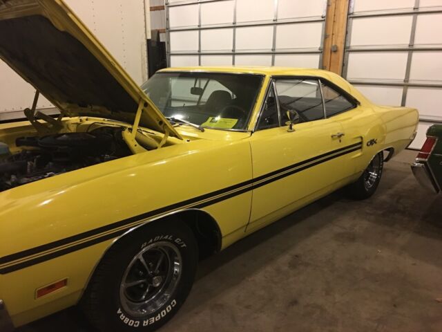 1970 plymouth gtx coupe yellow rwd automatic