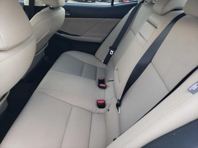 2018 lexus is 300 base