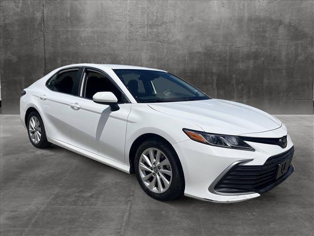 2022 toyota camry le