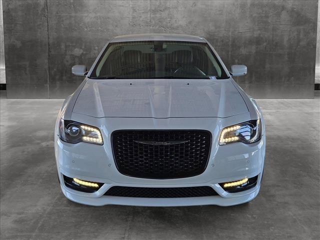 2022 chrysler 300 touring