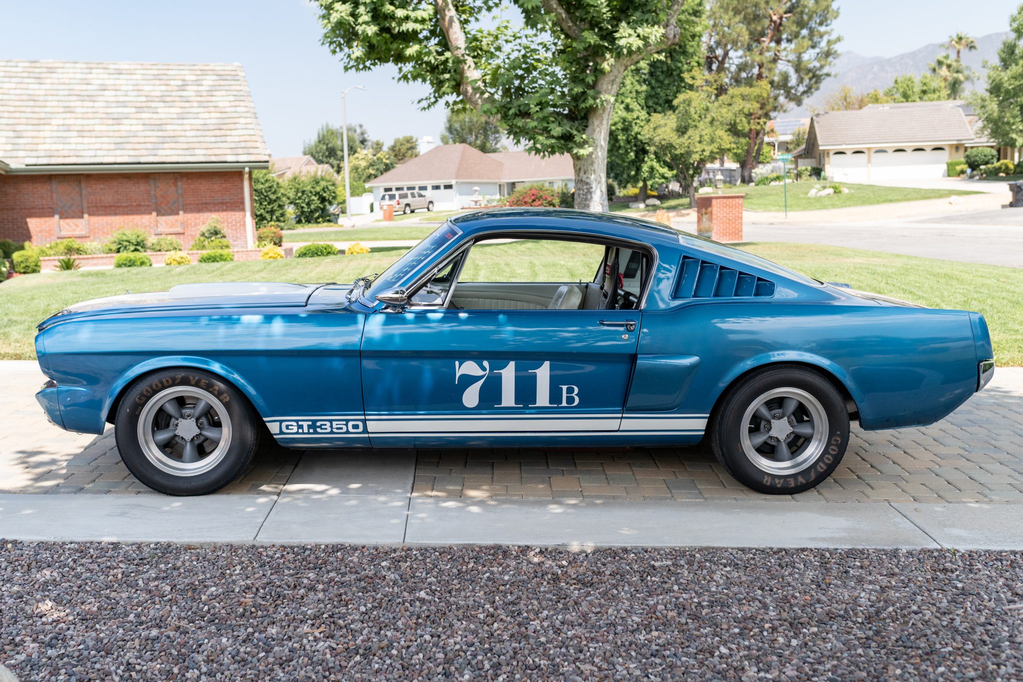1965 ford mustang fastback 5-speed