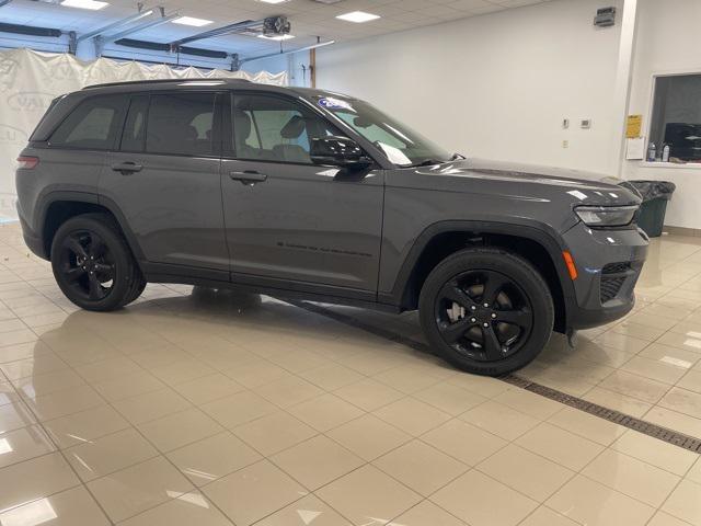 2023 jeep grand cherokee altitude