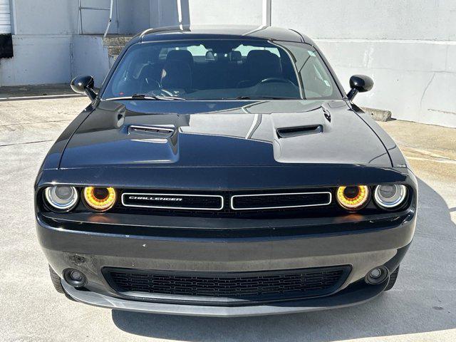2021 dodge challenger sxt